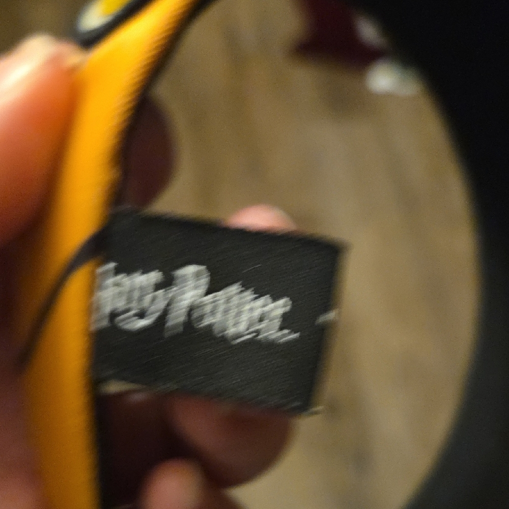 Hogwarts Hufflepuff Bag And Headband - Picture 6 of 7